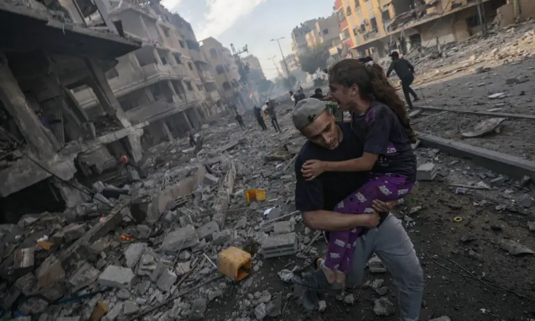 Израел засилва атаките си срещу Газа в очакване на сухопътна операция - Tribune.bg