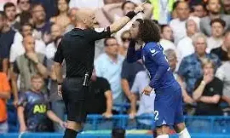 Феновете на Челси бесни на рефер - Tribune.bg