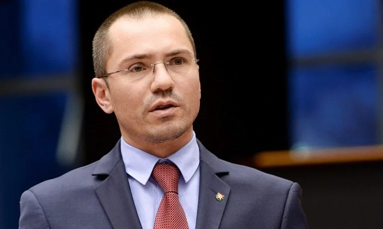 Джамбазки с призив до Урсула фон дер Лайен за налагане на мораториум върху търговията с въглеродни емисии - Tribune.bg