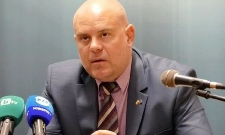 Гешев: Подсъдимите по КТБ чакат смяна на политическата обстановка или длъжностните лица - Tribune.bg