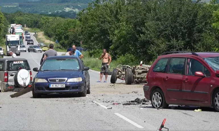 Верижна катастрофа затвори пътя София – Варна край Лясковец (СНИМКИ) - Tribune.bg