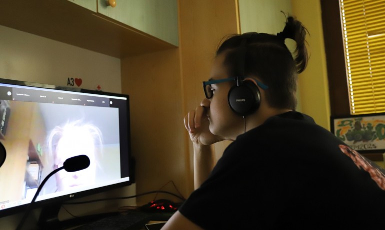 Учениците от 5 до 11 клас в Софийска област минават онлайн - Tribune.bg