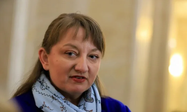 Деница Сачева: Мерките в подкрепа на бизнеса със сигурност ще действат до есента - Tribune.bg