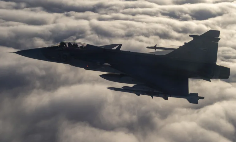 България близо до споразумение за временни изтребители от Швеция и Франция - Tribune.bg