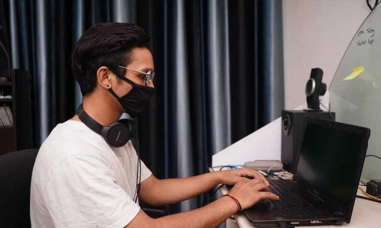 МОН: Всички ученици ще имат интернет при онлайн обучение - Tribune.bg