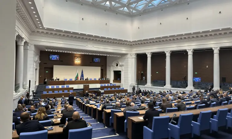Депутатите гласуват втория вот на недоверие - Tribune.bg