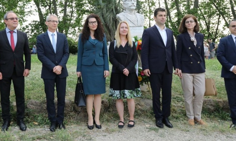 Премиерът Кирил Петков стартира двудневното си посещение в Рим. Впечатление