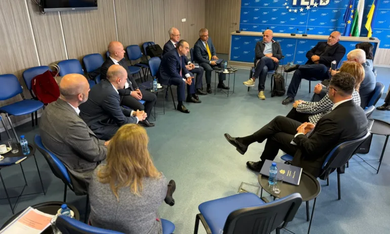 Борисов събра бизнеса и институциите в централата на ГЕРБ за Бюджет 2026 - Tribune.bg