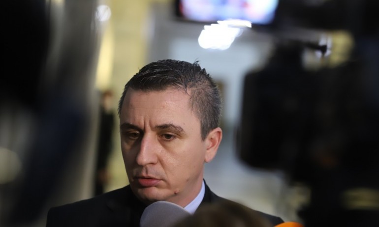 Александър Николов: Няма забавяне на доставки на газ и петрол, но съществува риск - Tribune.bg