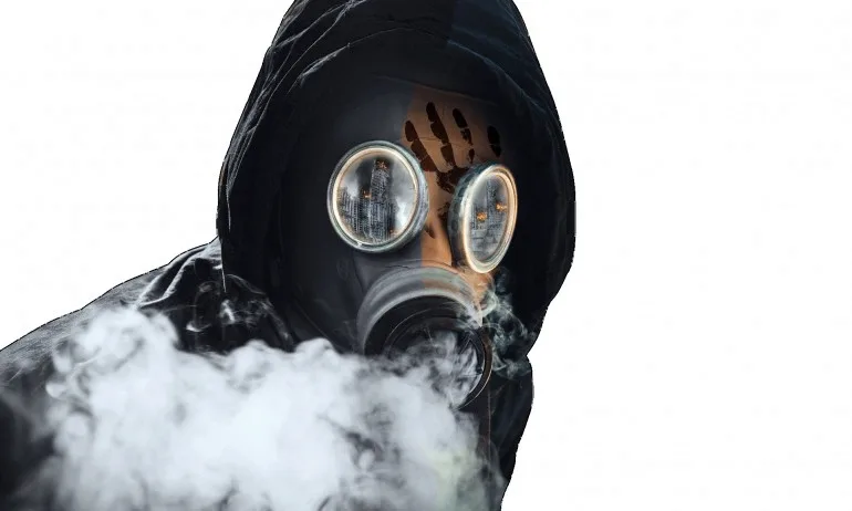 Бандит с противогаз обра бензиностанция в Пловдив - Tribune.bg