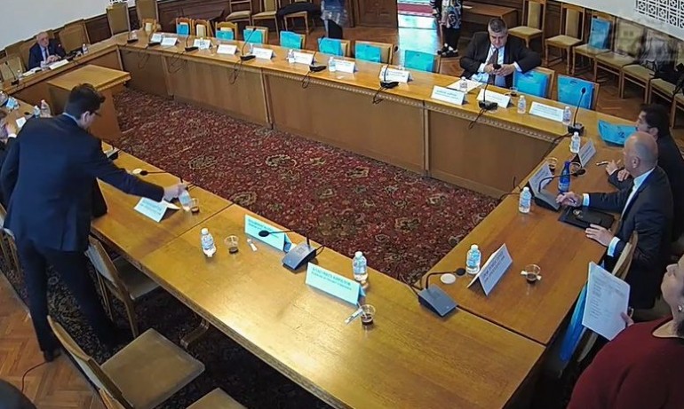 Скандал в коалицията: Каримански и Сабрутев си мерят постовете в бюджетна комисия - Tribune.bg