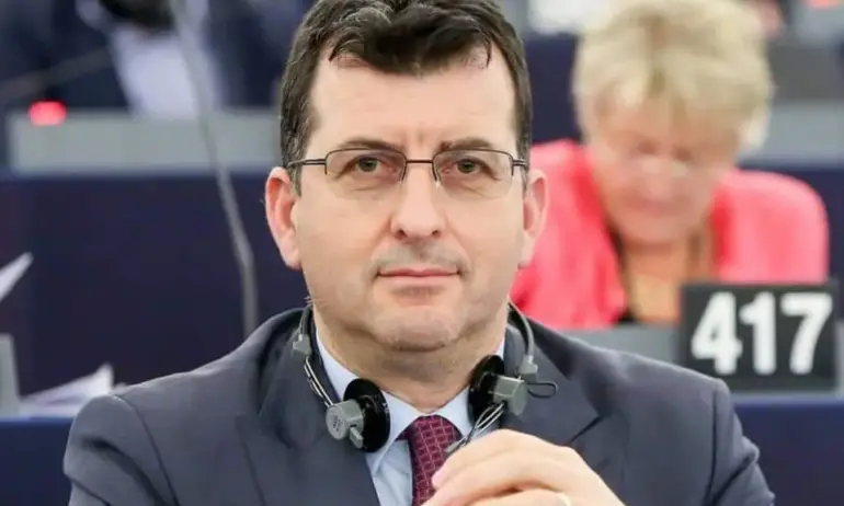 Асим Адемов: Чудесен ден да си закупите автомобил от завода в Ловеч и да летите с авиолинията София-Скопие, открита от ПП - Tribune.bg