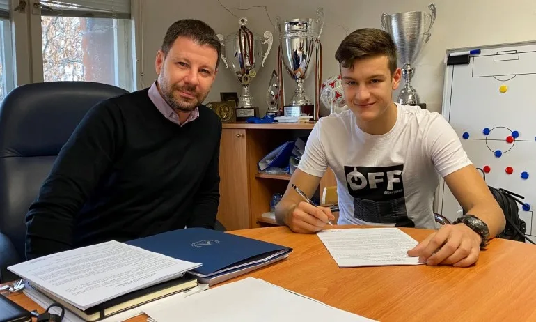 Левски подписа с юношески национал - Tribune.bg