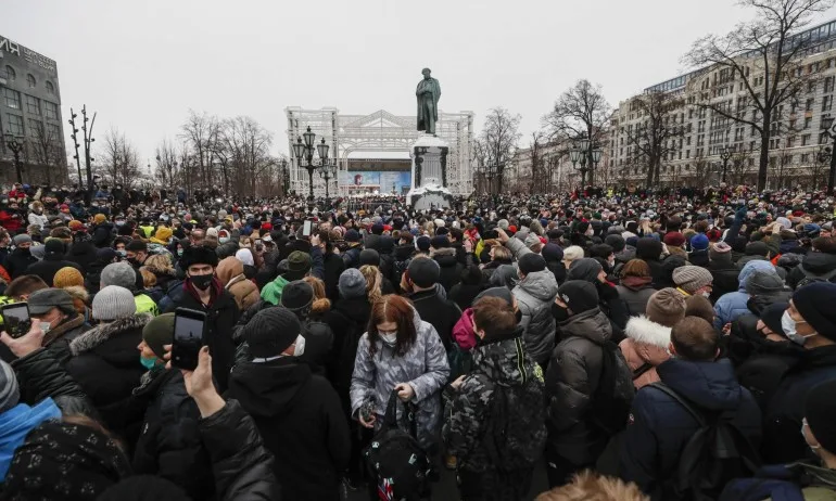 Над 4 000 поддръжници на Навални скандират в Москва - Tribune.bg