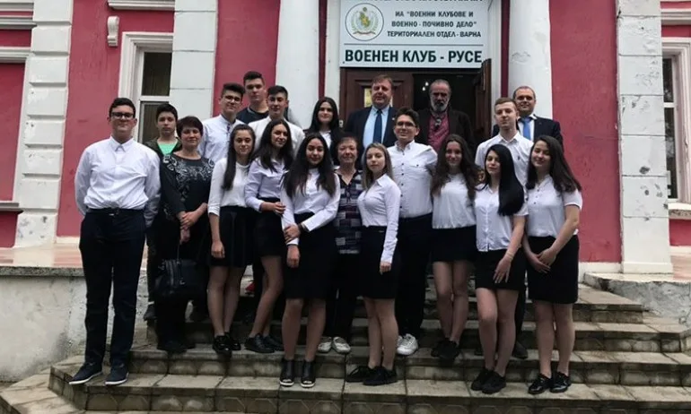 Каракачанов откри Втория международен фестивал на поетичния театър Борба и обич в Русе - Tribune.bg