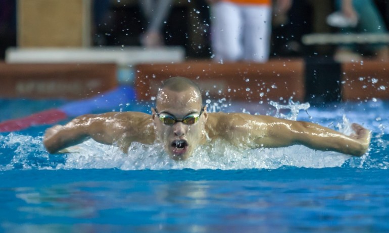 Антъни Иванов е на полуфинал на Световното първенство по плуване в Абу Даби - Tribune.bg
