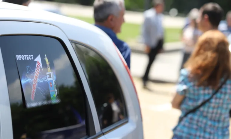 Блокада на Подбалканския път заради протест срещу високите цени на горивата и храните - Tribune.bg