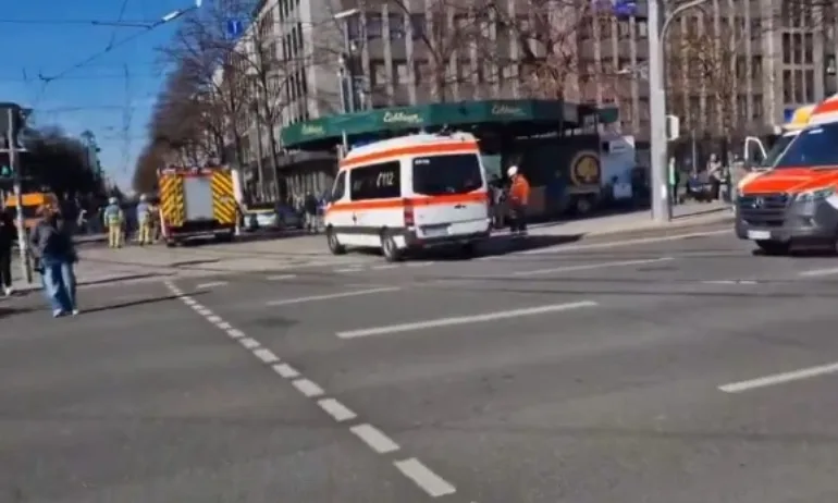 Автомобил се вряза в пешеходци в Германия, има загинали (ВИДЕО/СНИМКИ/ОБНОВЕНА) - Tribune.bg
