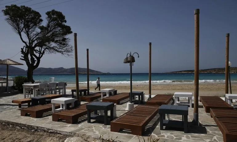 Гърция въвежда вечерен час за барове и ресторанти - Tribune.bg
