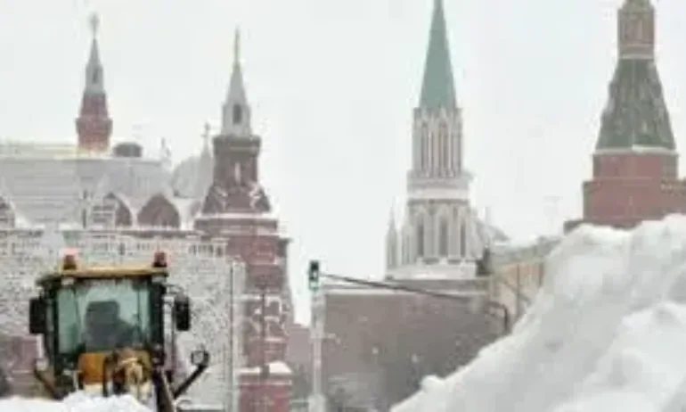 Рекордна снежна буря парализира Москва и взе две жертви - Tribune.bg