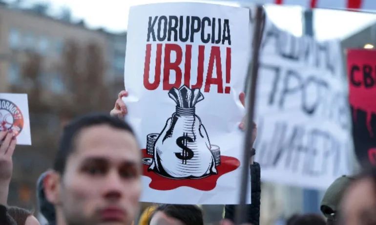 Отстъпление заради протестите? Вучич обеща да публикува всички документи около трагедията в Нови Сад - Tribune.bg