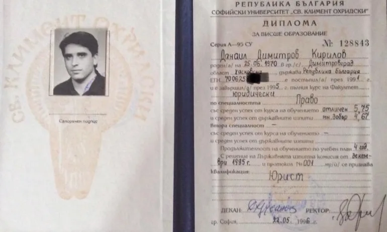 Правосъдният министър показа дипломата си по право – опроверга лъжа, че е късан - Tribune.bg