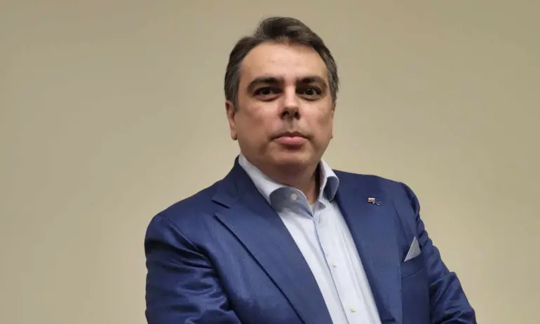 Асен Василев: Учуден съм, че президентът се поддава на фалшиви новини - Tribune.bg