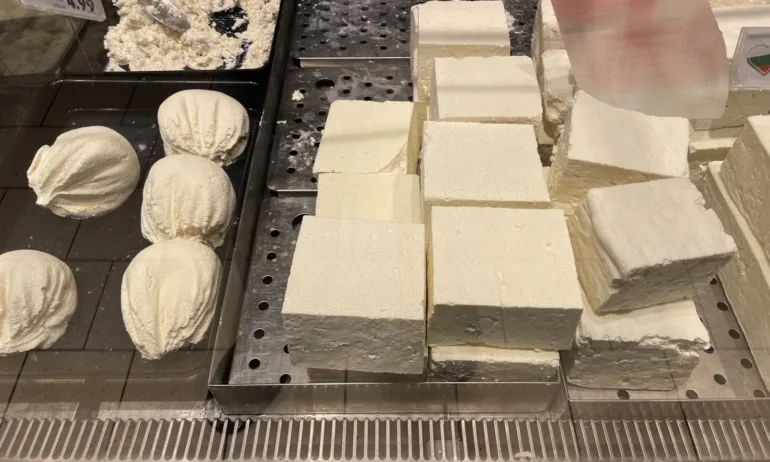 Сиренето пълно с вода и химикали – под 10 лева вече е опасно за здравето, сочи проучване - Tribune.bg