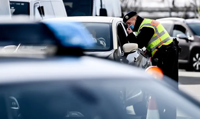 Без PCR или антигенен тест за пристигащите с индивидуален транспорт в Чехия от България - Tribune.bg