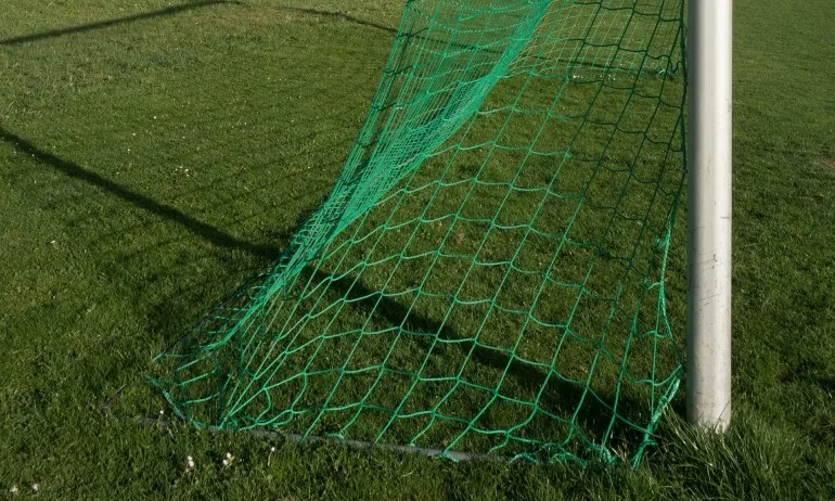 Футболна врата падна върху 3-годишно дете в Асеновград - Tribune.bg