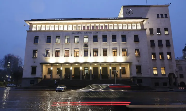 Първата българска колекционерска евромонета предизвика фурор: огромна опашка чака пред БНБ - Tribune.bg