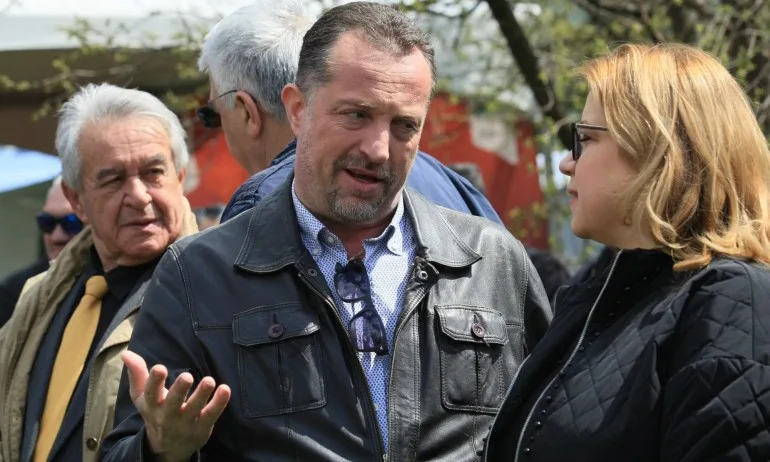 Здравейте дебили от страната Аномалия - Tribune.bg