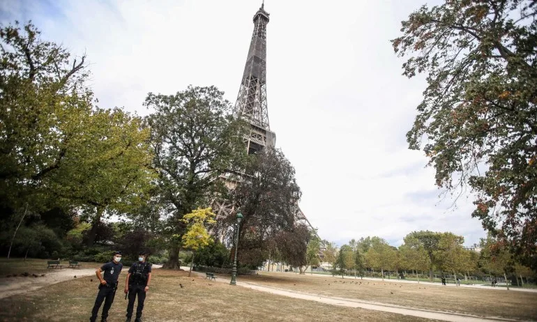 Евакуираха Айфеловата кула заради бомбена заплаха - Tribune.bg