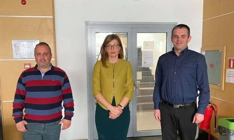 Захариева към засегнати от дискриминация в РС Македония: България няма да ви остави сами - Tribune.bg