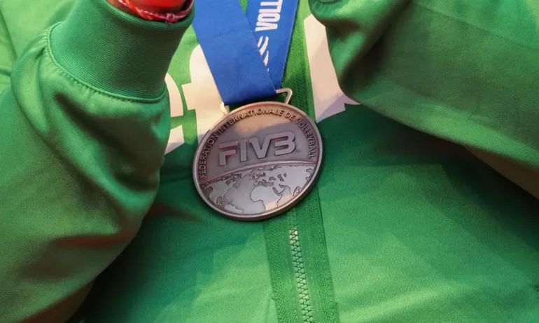 Радев посрещна волейболните герои: Това, което постигнахте, е нещо много повече от спортен триумф - Tribune.bg