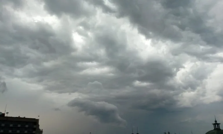 Пореден ден с гръмотевични бури - Tribune.bg