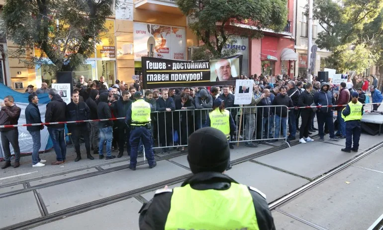 Провокатори се опитват да саботират с дирижиран протест избора на Гешев за главен прокурор! - Tribune.bg