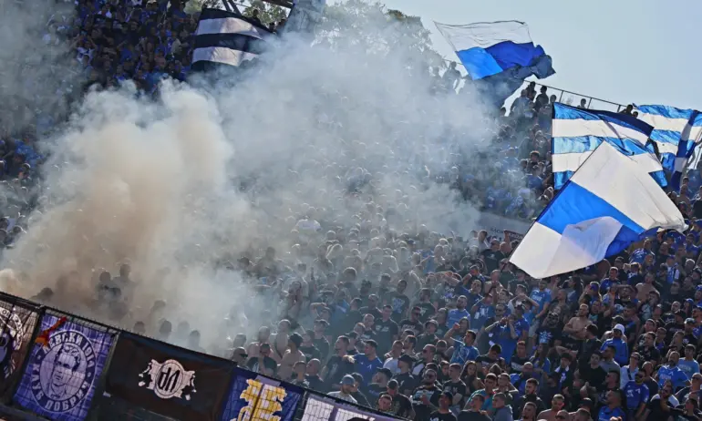 Престрелка с ракети на Вечното дерби – фен на ЦСКА беше откаран с линейка - Tribune.bg