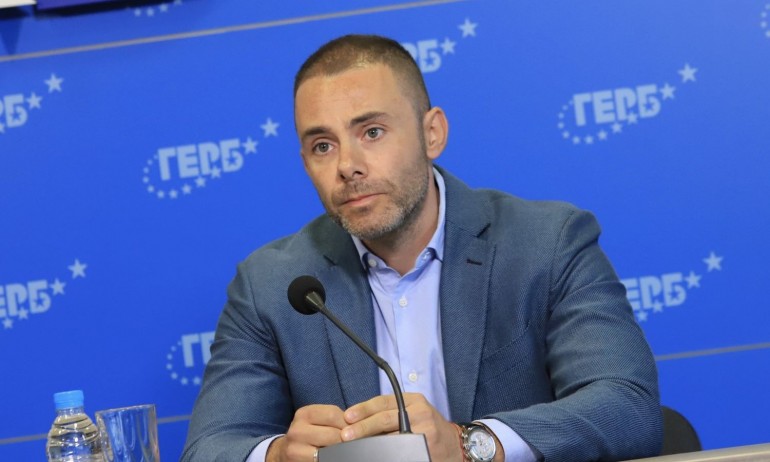 Александър Ненков: Правителството е страхливо, харчи панически, а държавата върви стремглаво надолу - Tribune.bg