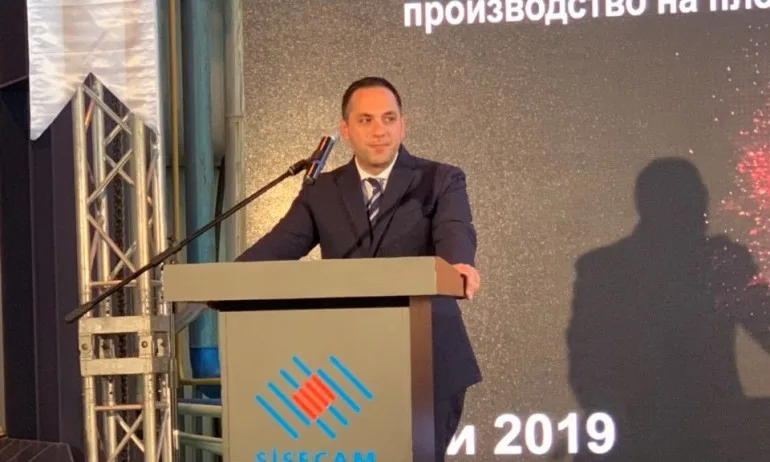 Караниколов откри инвестиция за над 40 млн. евро в завод за производство на стъкло в Търговище - Tribune.bg