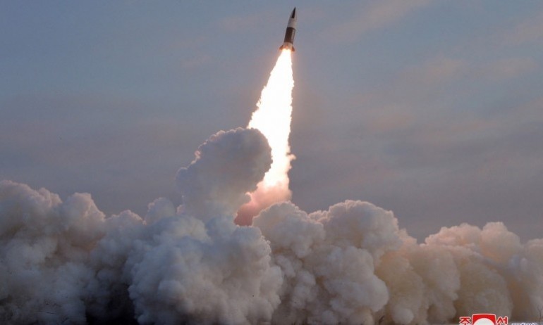 Северна Корея изстреля осем балистични ракети - Tribune.bg