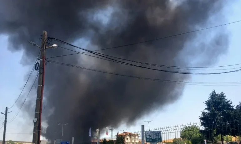 Гори цех за пластмаса в Средец, властите задействаха системата BG-ALERT - Tribune.bg