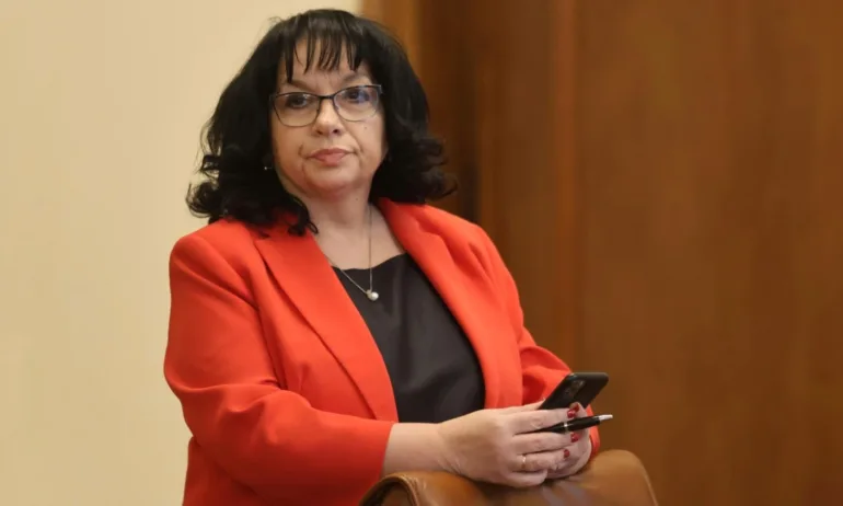 Теменужка Петкова и управителят на БНБ подписаха писмото с искане за извънредни конвергентни доклади - Tribune.bg