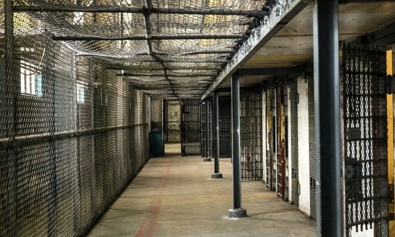 Затворът в Конго: 900 престъпници и терористи избягаха, 110 се отказаха - Tribune.bg