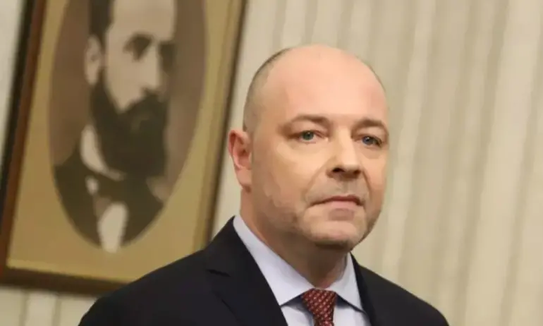 Кой щеше да бъде по-добър премиер? Проф. Габровски, който онзи ден спаси дете с куршум в главата, или функционално неграмотният Кирчо? - Tribune.bg