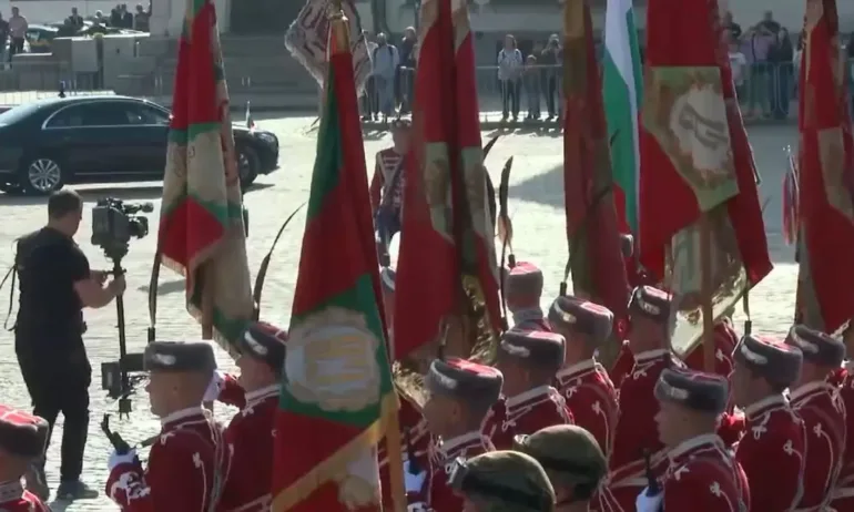 В Деня на храбростта и празник на БА - водосвет на бойните знамена и знамената-светини - 6 май 2025 г. - Tribune.bg