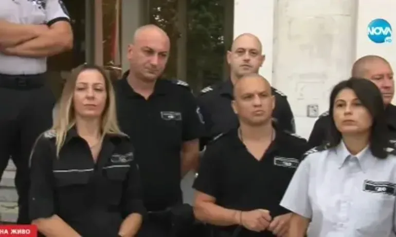 Надзиратели и съдебни охранители на протест заради неизпълнени обещания за увеличение на заплатите - Tribune.bg