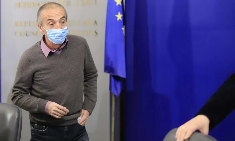 Обрат: Мангъров не иска да се ваксинира, развил антитела - Tribune.bg