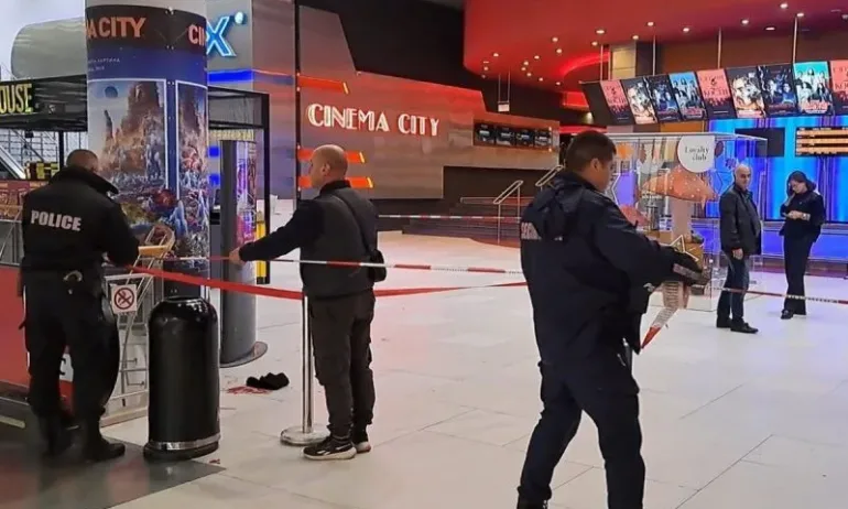 Очевидец на трагедията в мола: В ''Пирогов'' отказаха помощ, мъжът ми сам закара момчето до интензивното - Tribune.bg