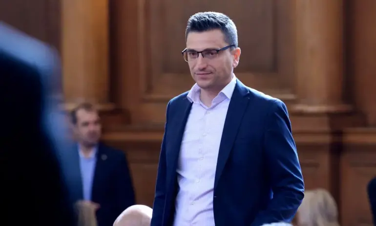 Депутат от ПП заговори за импийчмънт на Румен Радев - Tribune.bg